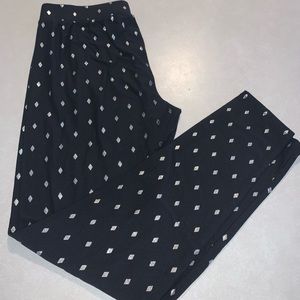 Black and silver diamond shaped accents leggings